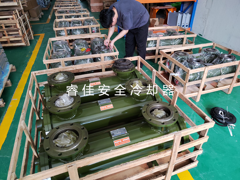 列管式水冷却器.jpg 列管式水冷却器.jpg